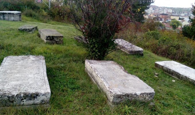 El viejo cementerio judío de Pristina. Signo de un pasado no tan lejano