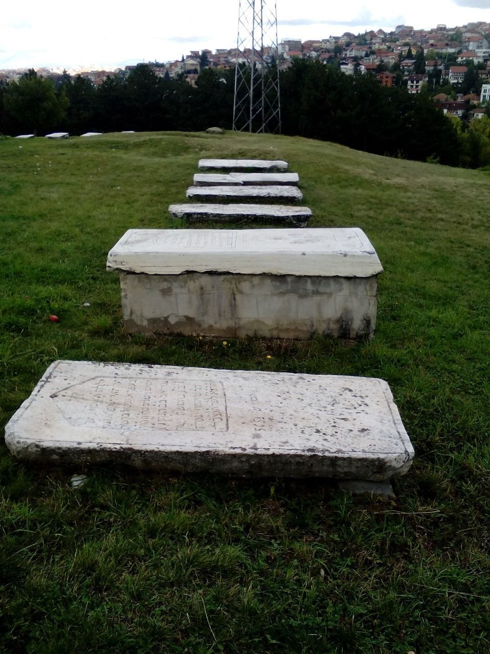 El viejo cementerio judío de Pristina. Signo de un pasado no tan lejano